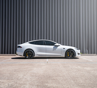 Фото дисков Vossen HF-1 на Tesla Model S