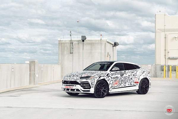 Фото дисков Vossen S17-01 Черный глянец на Lamborghini Urus