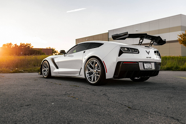 Фото дисков HRE R101 Lightweight Глянцевый лак на Chevrolet Corvette C7