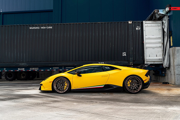Фото дисков Anrky AN36 Сатиновая темная бронза на Lamborghini Huracan