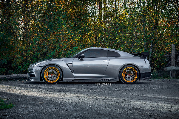Фото дисков Strasse Wheels SM5R Deep Concave FS Другой цвет на Nissan GT-R