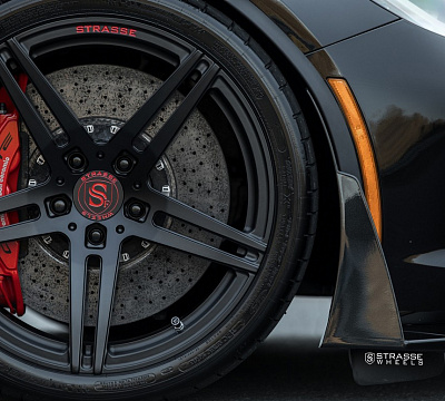 Фото дисков Strasse Wheels SP5R Deep Concave Monoblock на Chevrolet Corvette C7