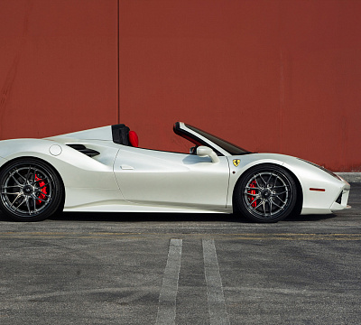 Фото дисков 1886 Wheels XR004 на Ferrari 488