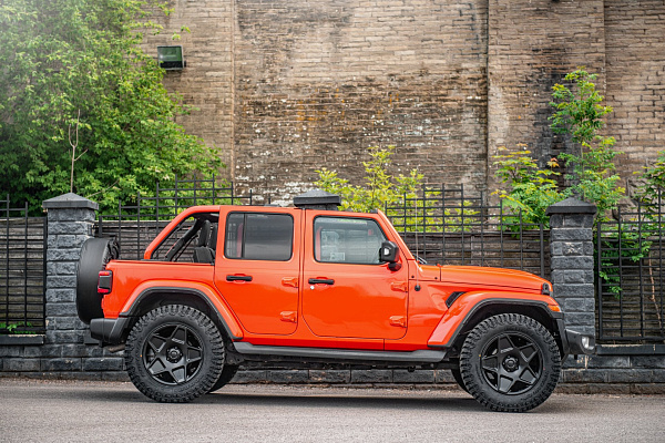 Фото дисков Kahn Mondial Retro Черный сатин на Jeep Wrangler IV (JL)