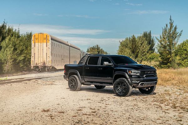 Фото дисков 4PLAY 4P83 Черный глянец на Ram 1500 V