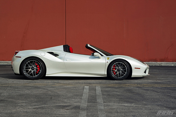 Фото дисков 1886 Wheels XR004 Сатиновый графит на Ferrari 488