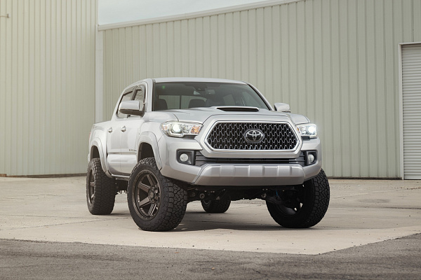 Фото дисков 4PLAY 4P63 Сатиновая темная бронза на Toyota Tacoma III