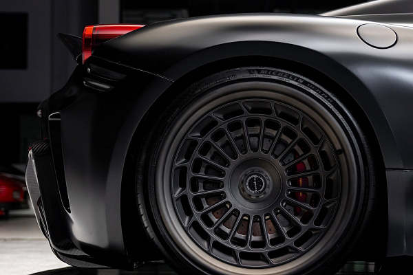 Фото дисков Brixton Forged TR10 AERO1 Сатиновый темный лак на Ferrari 458