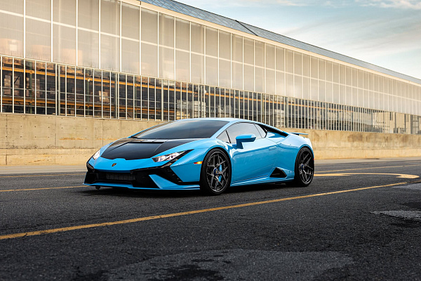 Фото дисков Brixton Forged PF7 Матовый графит на Lamborghini Huracan