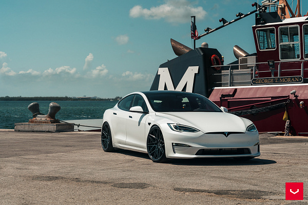 Фото дисков Vossen HF-7 Черный глянец на Tesla Model S