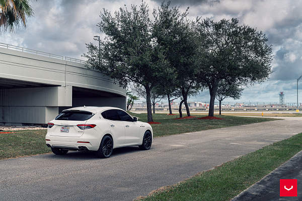 Фото дисков Vossen HF-7 Черный сатин на Maserati Levante