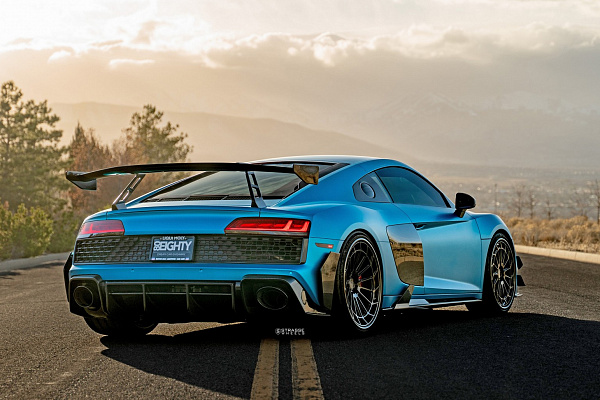 Фото дисков Strasse Wheels SV15FF Deep Concave FS Черный глянец на Audi R8 (4S)