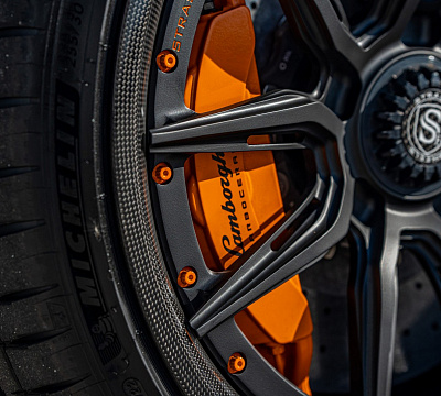 Фото дисков Strasse Wheels SV5-RS Performance на Lamborghini Aventador