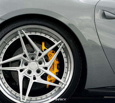 Фото дисков Anrky S3-X3 на Ferrari 812