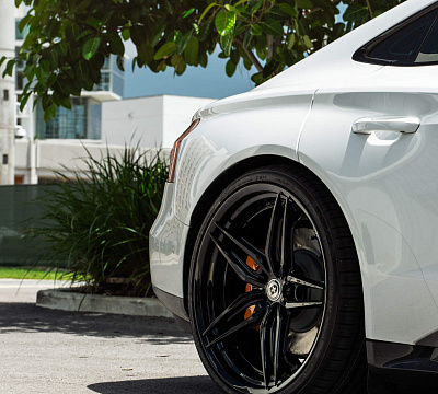 Фото дисков HRE S107SC на Audi E-tron GT