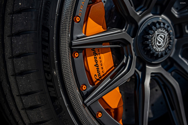 Фото дисков Strasse Wheels SV5-RS Performance Другой цвет на Lamborghini Aventador