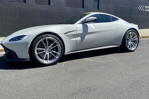 Фото дисков CEC C882 Глянцевый лак на Aston Martin Vantage 4
