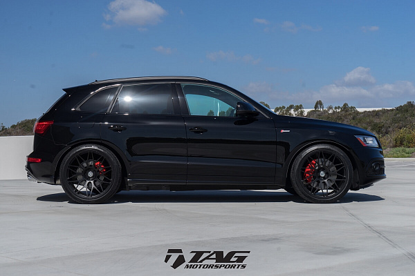 Фото дисков HRE 300M Черный сатин на Audi Q5 (8R)