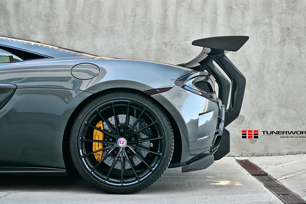 Фото дисков HRE P103 Черный глянец на McLaren 570S