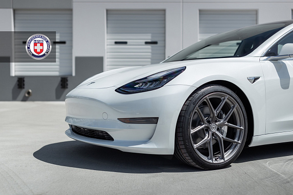Фото дисков HRE P101SC Сатиновый темный лак на Tesla Model 3