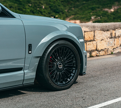 Фото дисков Brixton Forged LX01 на Rolls-Royce Cullinan