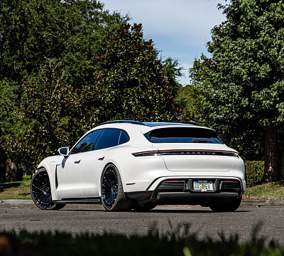 Фото дисков Radi8 R807 на Porsche Taycan I