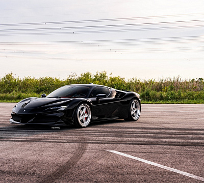 Фото дисков Strasse Wheels F5 Track на Ferrari SF90