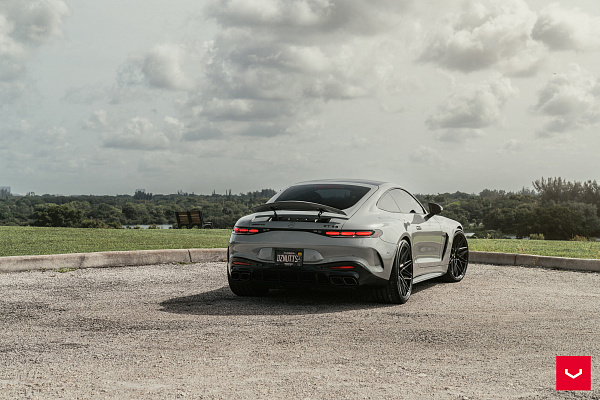 Фото дисков Vossen HF-7 Черный глянец на Mercedes-Benz AMG GT II