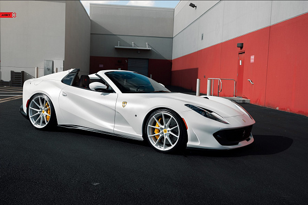 Фото дисков Anrky AN12 Глянцевый лак на Ferrari 812