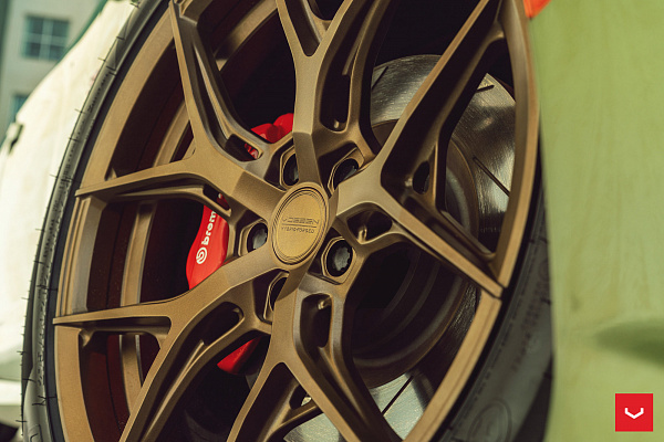 Фото дисков Vossen HF-5 Сатиновая бронза на Dodge Charger VII