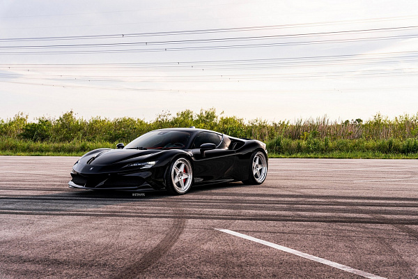 Фото дисков Strasse Wheels F5 Track Глянцевый лак на Ferrari SF90