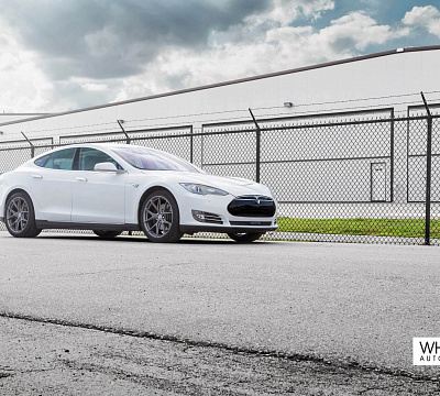 Фото дисков HRE P101 на Tesla Model S
