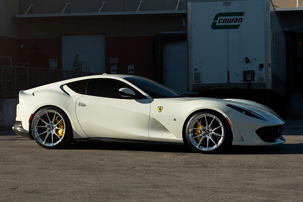Фото дисков Anrky AN12 Полированный лак на Ferrari 812