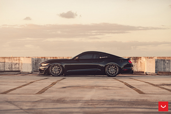 Фото дисков Vossen HF-2 Алмазная проточка на Ford Mustang VI