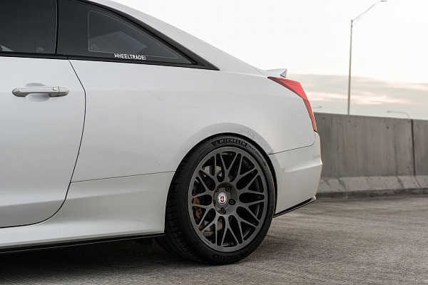 Фото дисков HRE 300M Сатиновый графит на Cadillac ATS