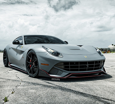 Фото дисков Strasse Wheels SM5RT Deep Concave Monoblock на Ferrari 812