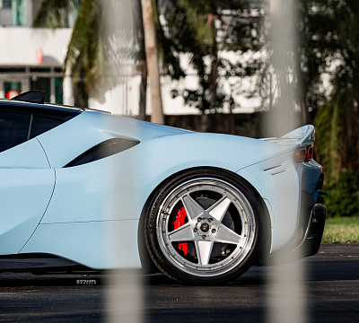 Фото дисков Strasse Wheels F5 Track на Ferrari SF90