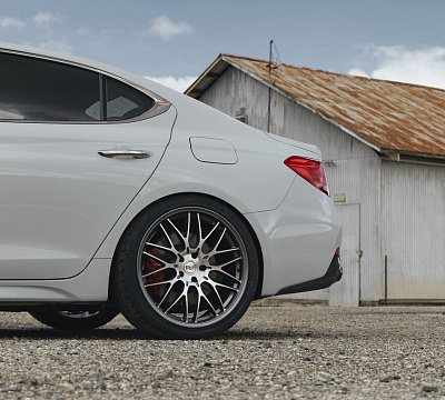 Фото дисков Motegi Racing CM10 на Genesis G70