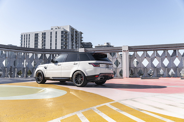 Фото дисков Strasse Wheels SV10 Deep Concave FS Черный сатин на Range Rover Sport II