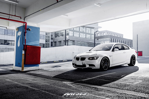 Фото дисков MRR NES SS-1.1 Черный глянец на BMW 3/M3 (E90)