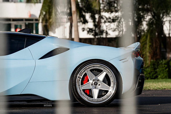Фото дисков Strasse Wheels F5 Track Глянцевый лак на Ferrari SF90