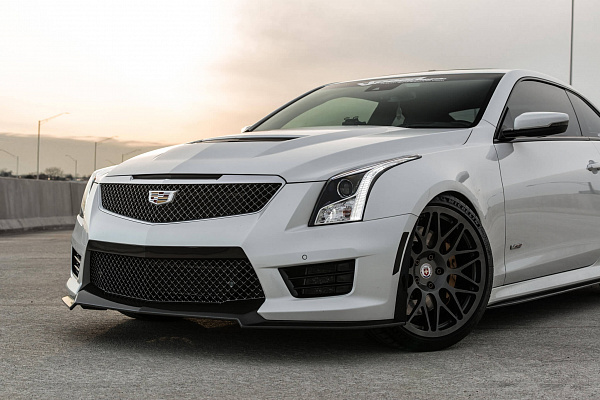 Фото дисков HRE 300M Сатиновый графит на Cadillac ATS