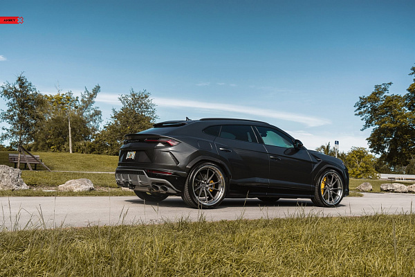 Фото дисков Anrky AN33 Сатиновый темный лак на Lamborghini Urus