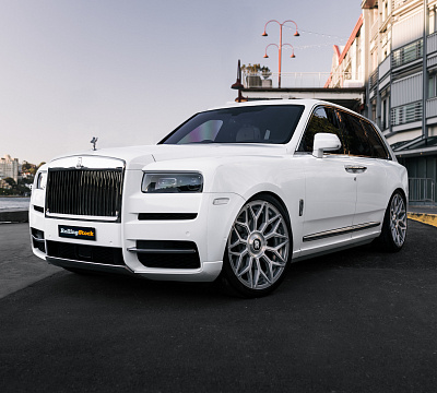 Фото дисков Strasse Wheels SV20M Deep Concave Duoblock RR на Rolls-Royce Cullinan
