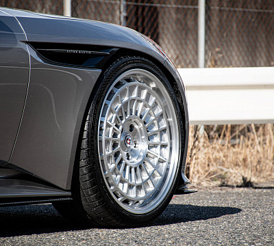 Фото дисков HRE 515 GTM на Aston Martin DB12