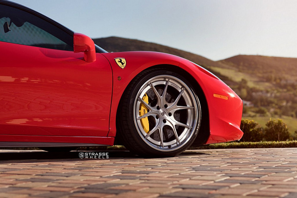 Фото дисков Strasse Wheels SM5R Deep Concave FS Глянцевый лак на Ferrari 458