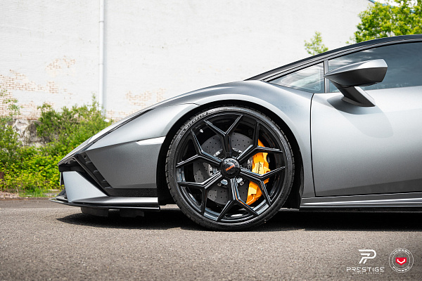Фото дисков NOVITEC NL4 Черный глянец на Lamborghini Huracan