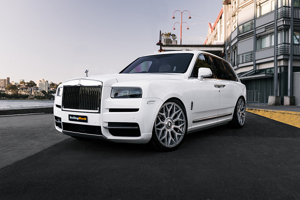 Фото дисков Strasse Wheels SV20M Deep Concave Duoblock RR Сатиновый тонированный лак на Rolls-Royce Cullinan