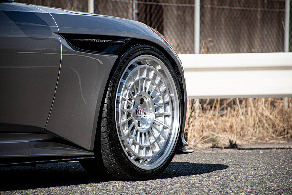 Фото дисков HRE 515 GTM Глянцевый лак на Aston Martin DB12