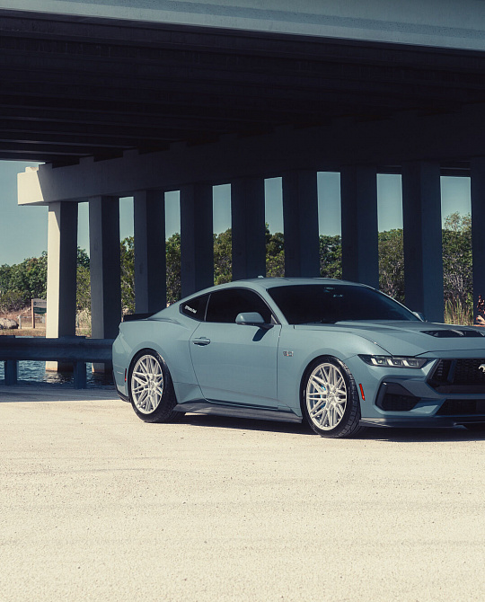 Фото дисков HF-7 Серебро на Ford Mustang VII
